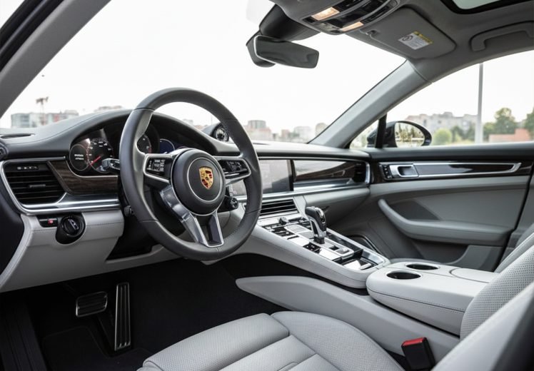 1-Porsche Panamera interior